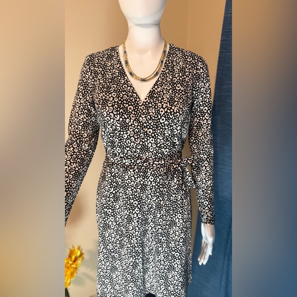 Pre-loved! Loft Elegant Black and White  Dress - Picture 6 of 14